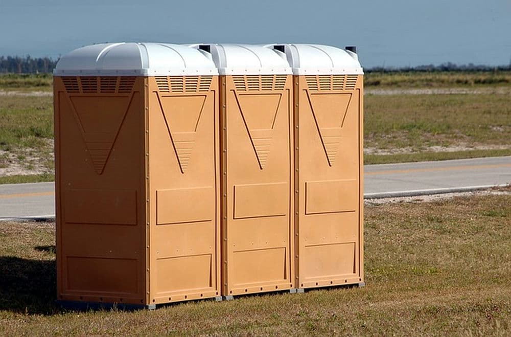 Planning a Wedding? Here's Why You Need a Luxury Restroom Trailer